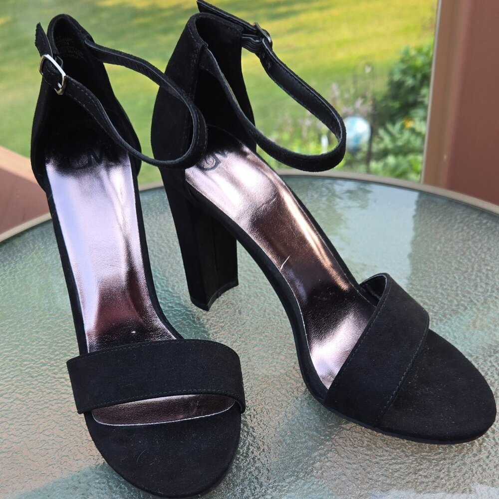 Chelsea Moreland Magic Black Faux Suede 4" Heels Open Toe Sandals Size 8M